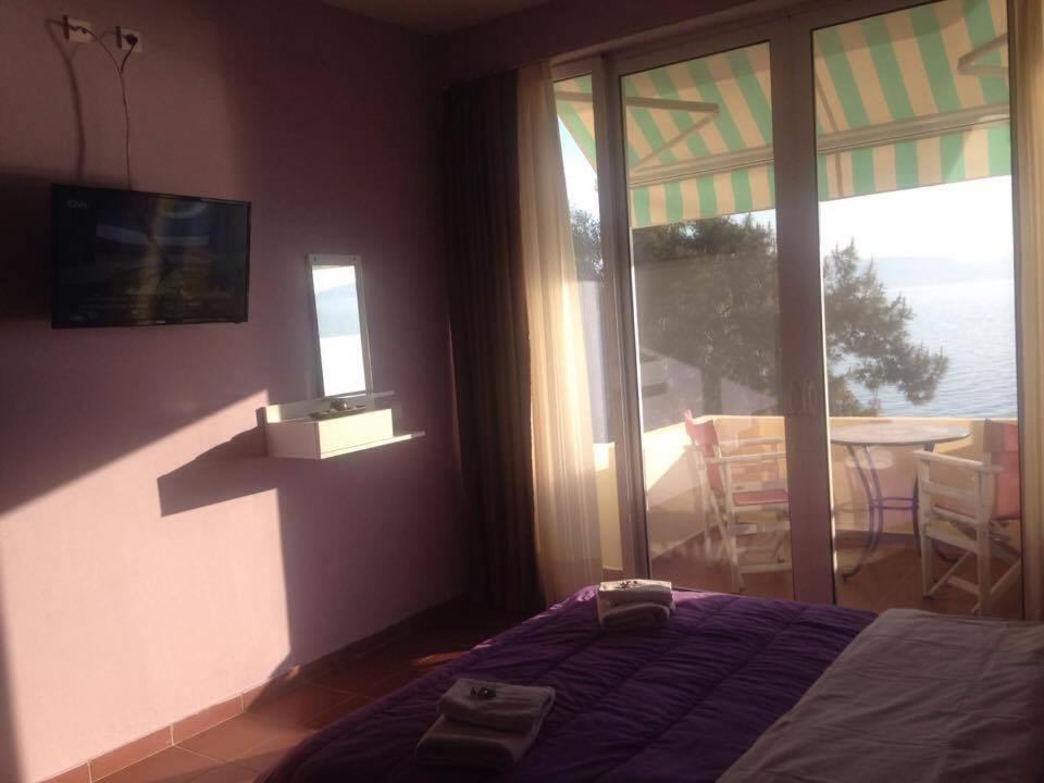 Maravellia Hotel Lutrá Edipszú Kültér fotó